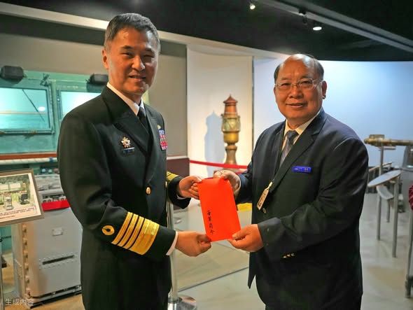 司令蔣上將蒞左營軍區故事館向志工致意 傳遞春節祝福(精彩花絮3).jpg