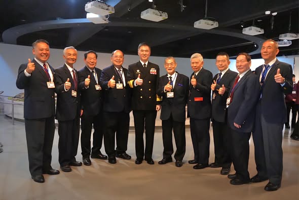 司令蔣上將蒞左營軍區故事館向志工致意 傳遞春節祝福(精彩花絮6).jpg