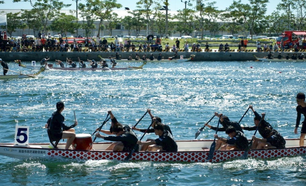 本校龍舟隊榮獲大專混合組第一名.jpg
